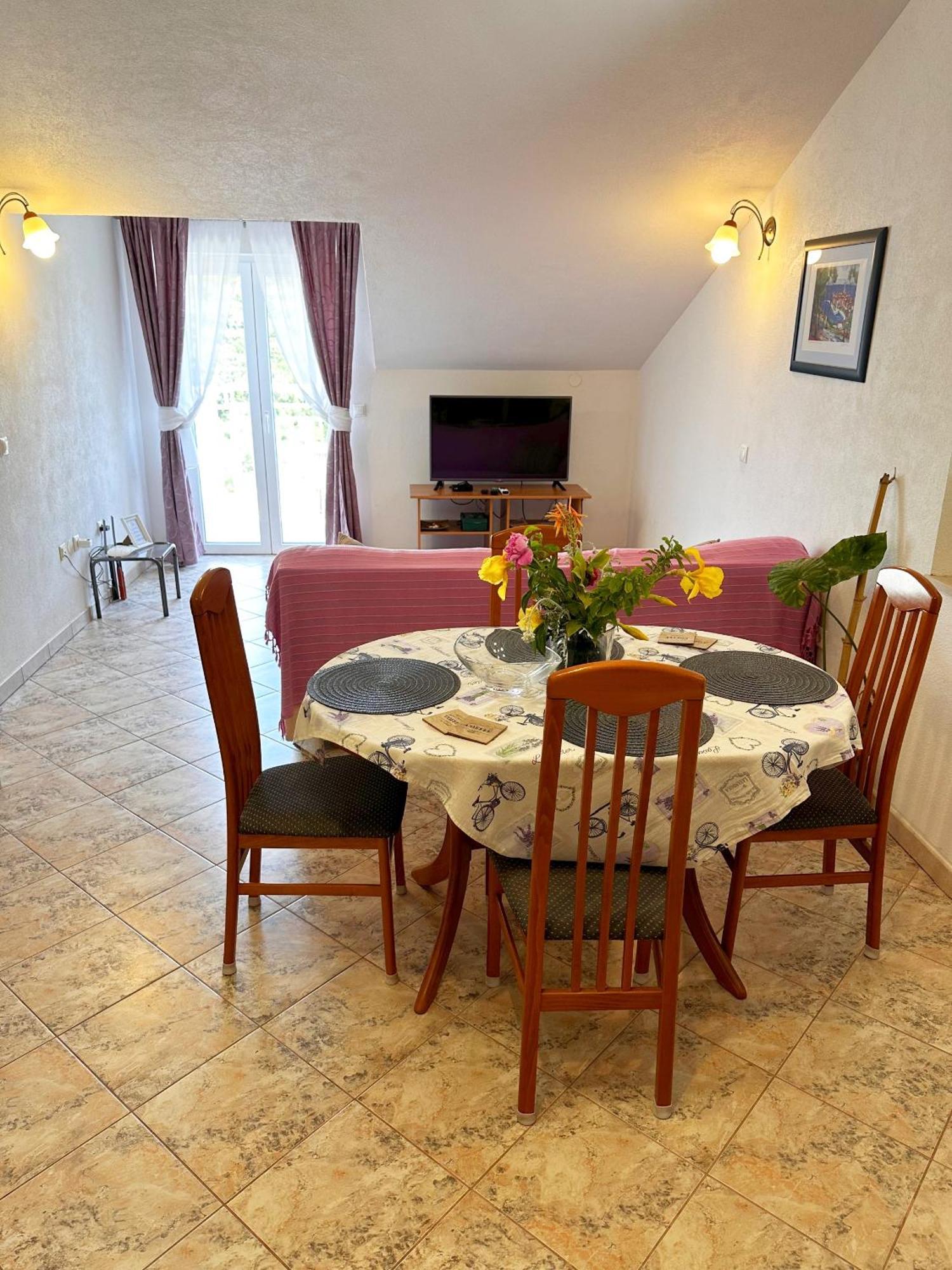 Apartments Grgic Zrnovo Eksteriør bilde