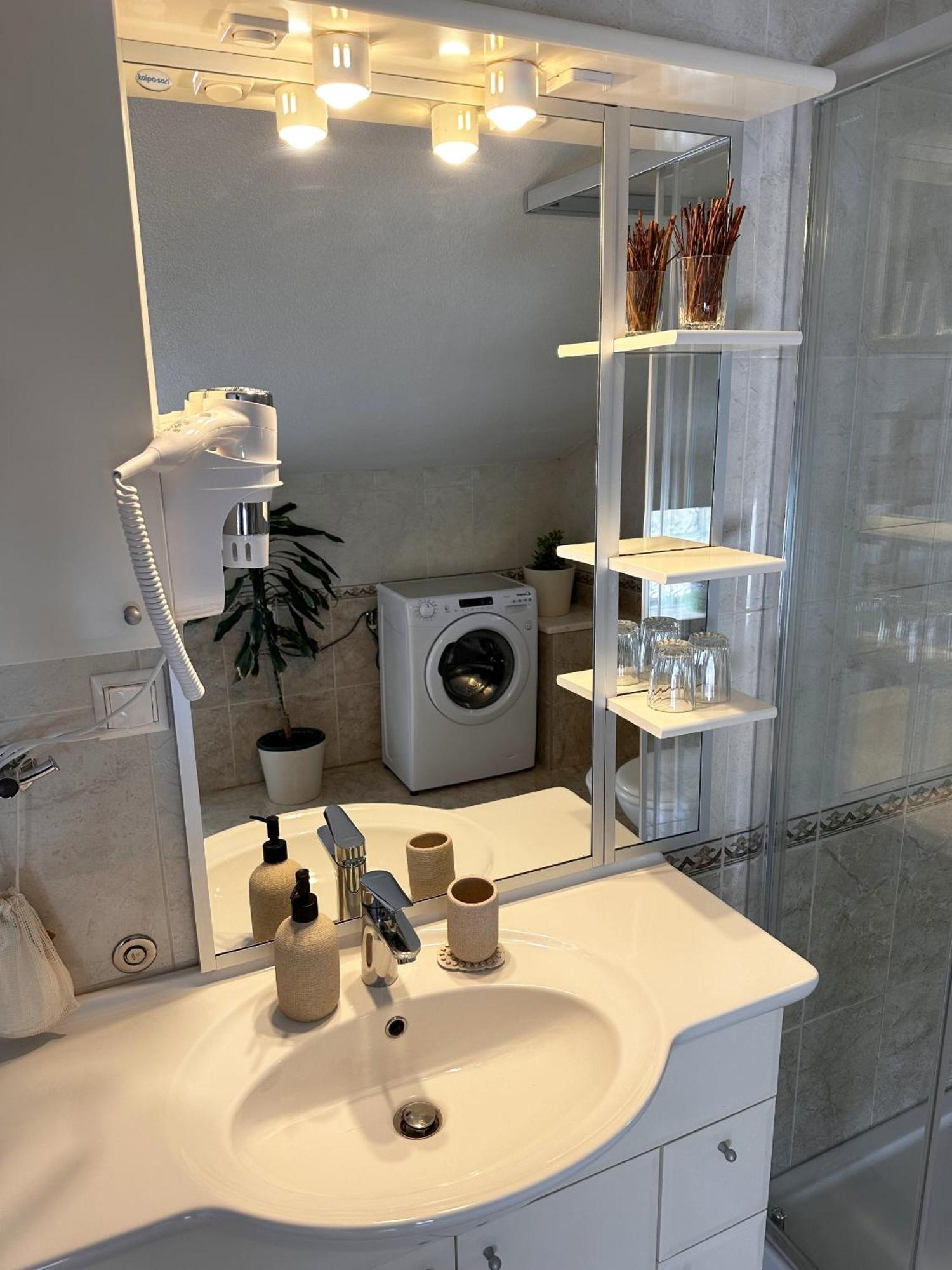 Apartments Grgic Zrnovo Eksteriør bilde